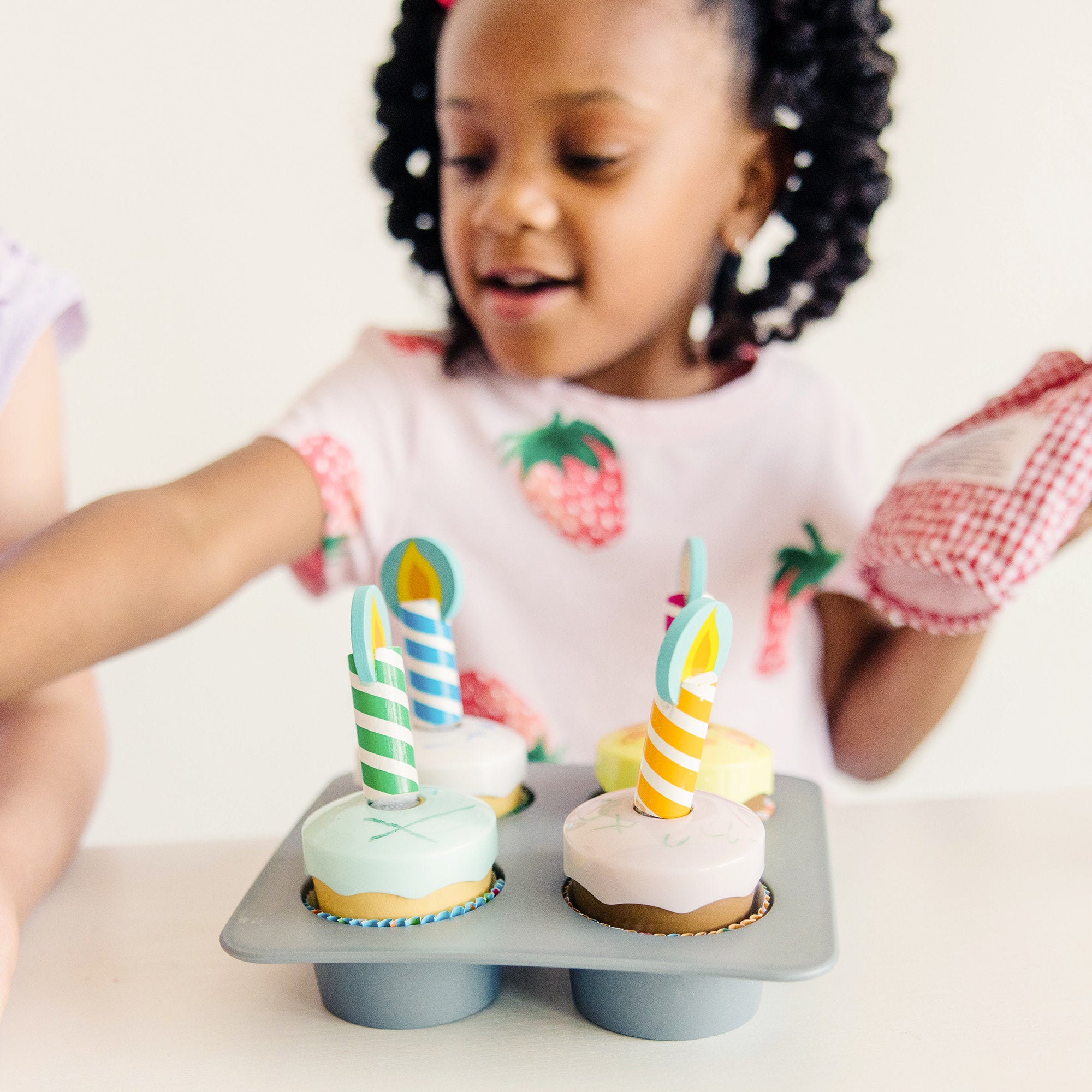 Bake & Decorate Wooden Cupcake Play Set - Image 7