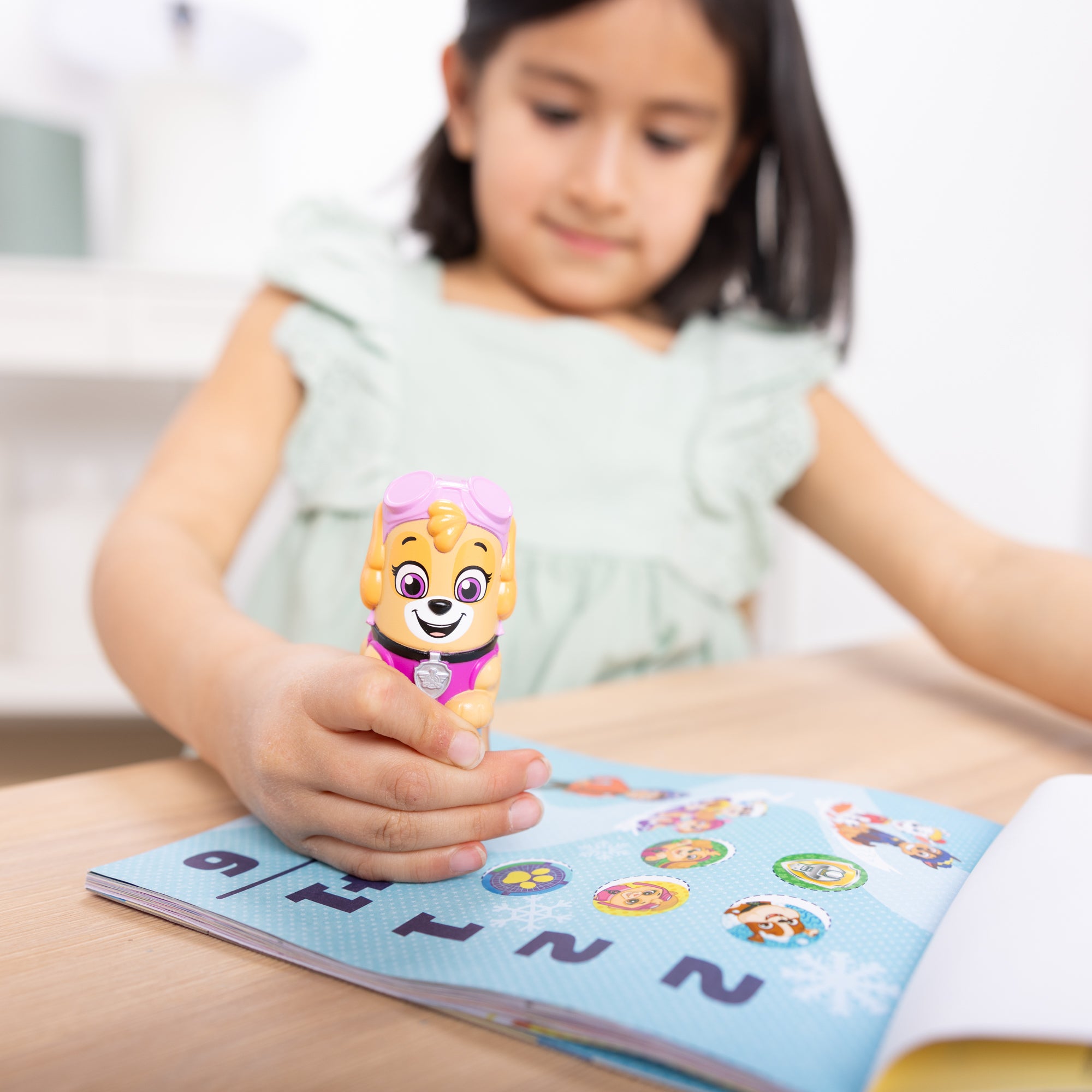 Sticker WOW!? Activity Pad & Sticker Stamper - PAW Patrol Skye - Image 2