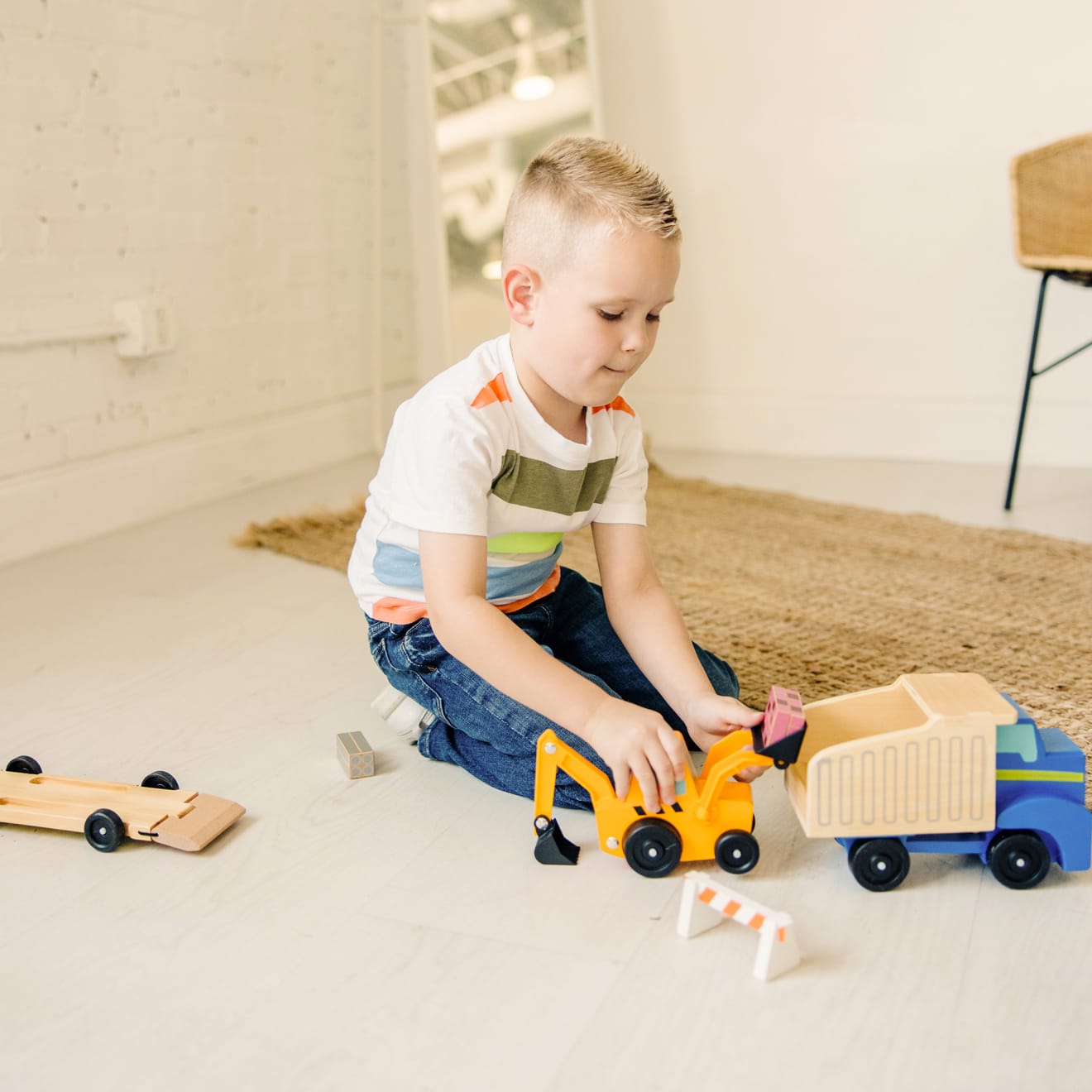 Classic Toy Dump Truck & Loader - Image 5