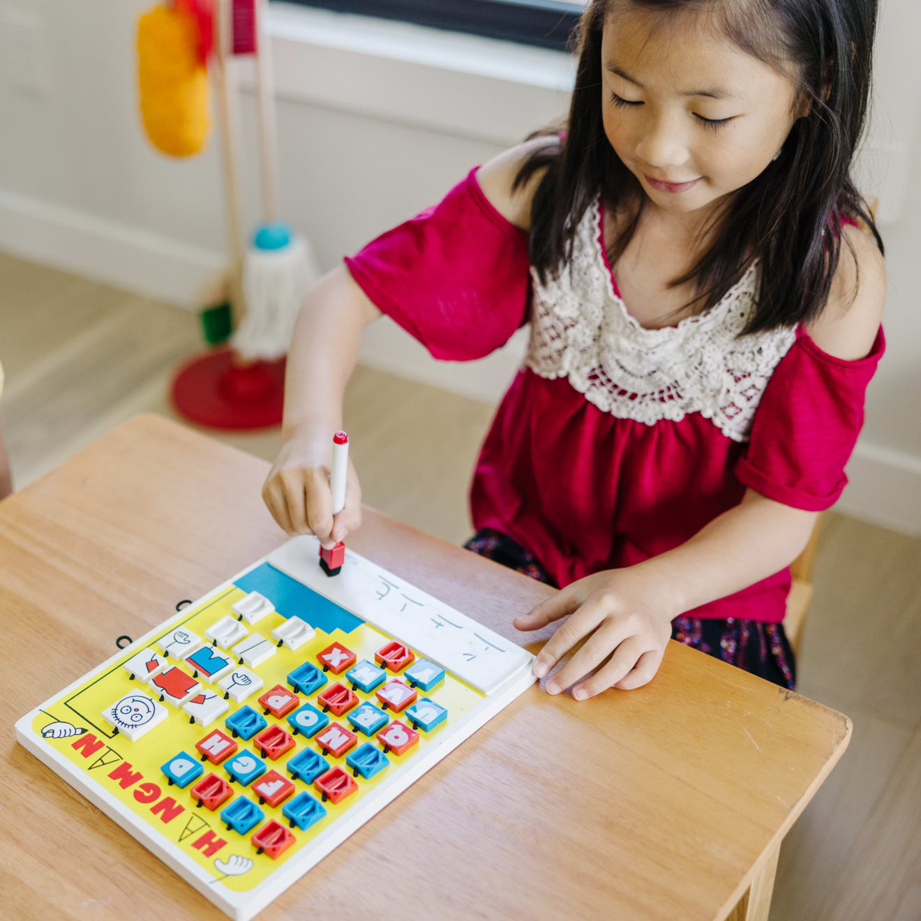 Flip-to-Win Hangman Travel Game - Image 2