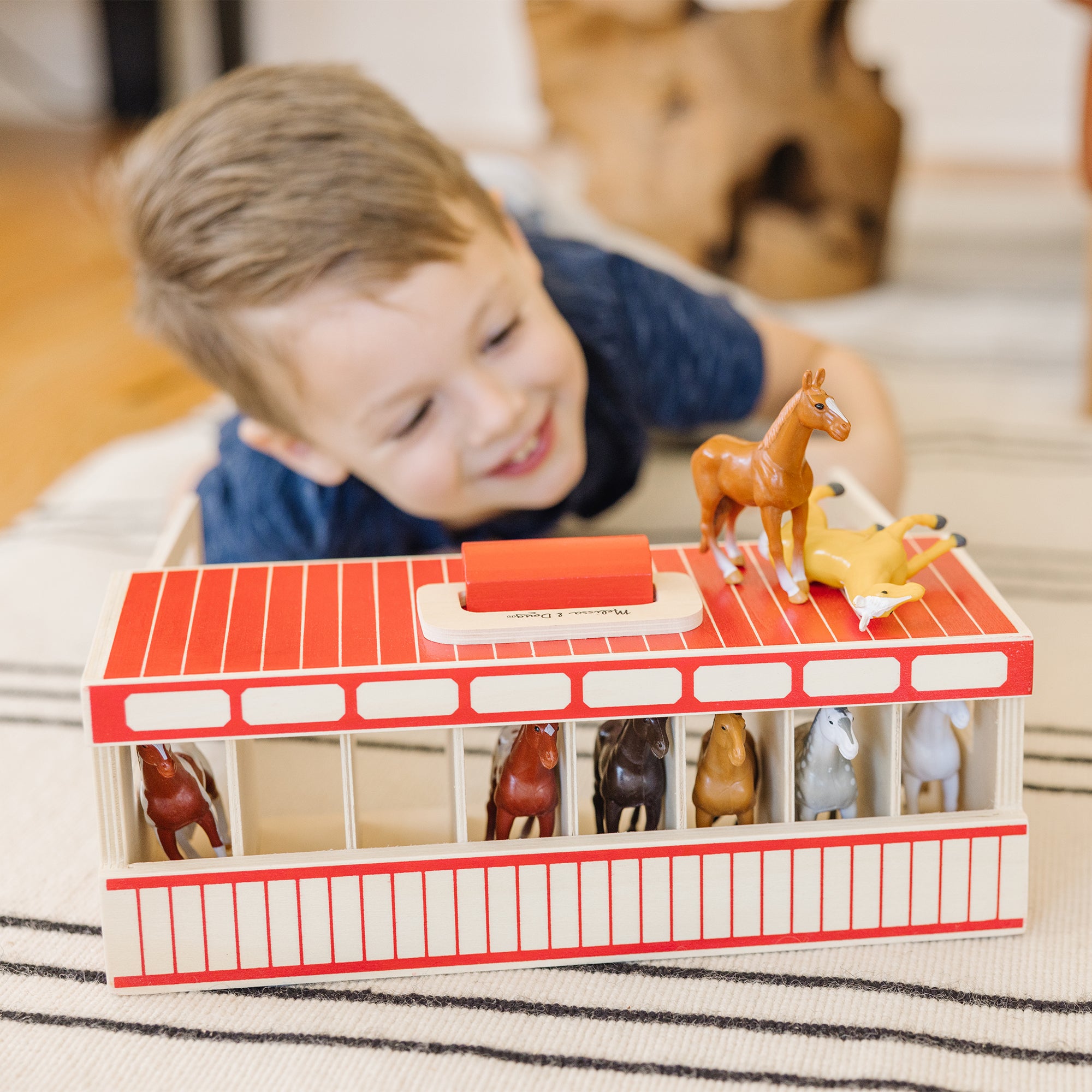 Take-Along Show-Horse Stable - Image 10