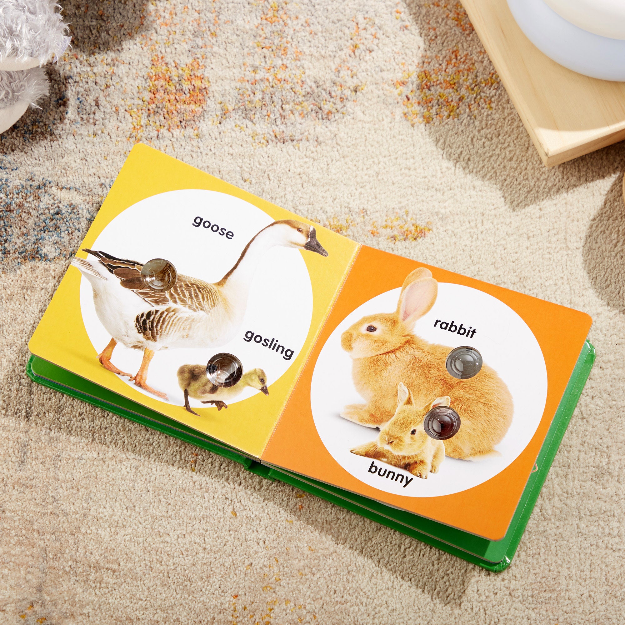 Poke-a-Dot: Farm Animal Families Board Book - Image 9